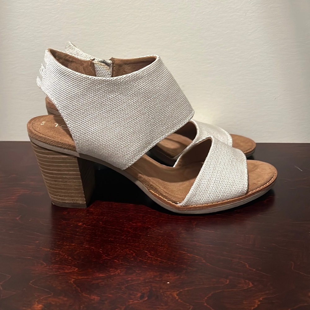 Toms Cutout Wedges